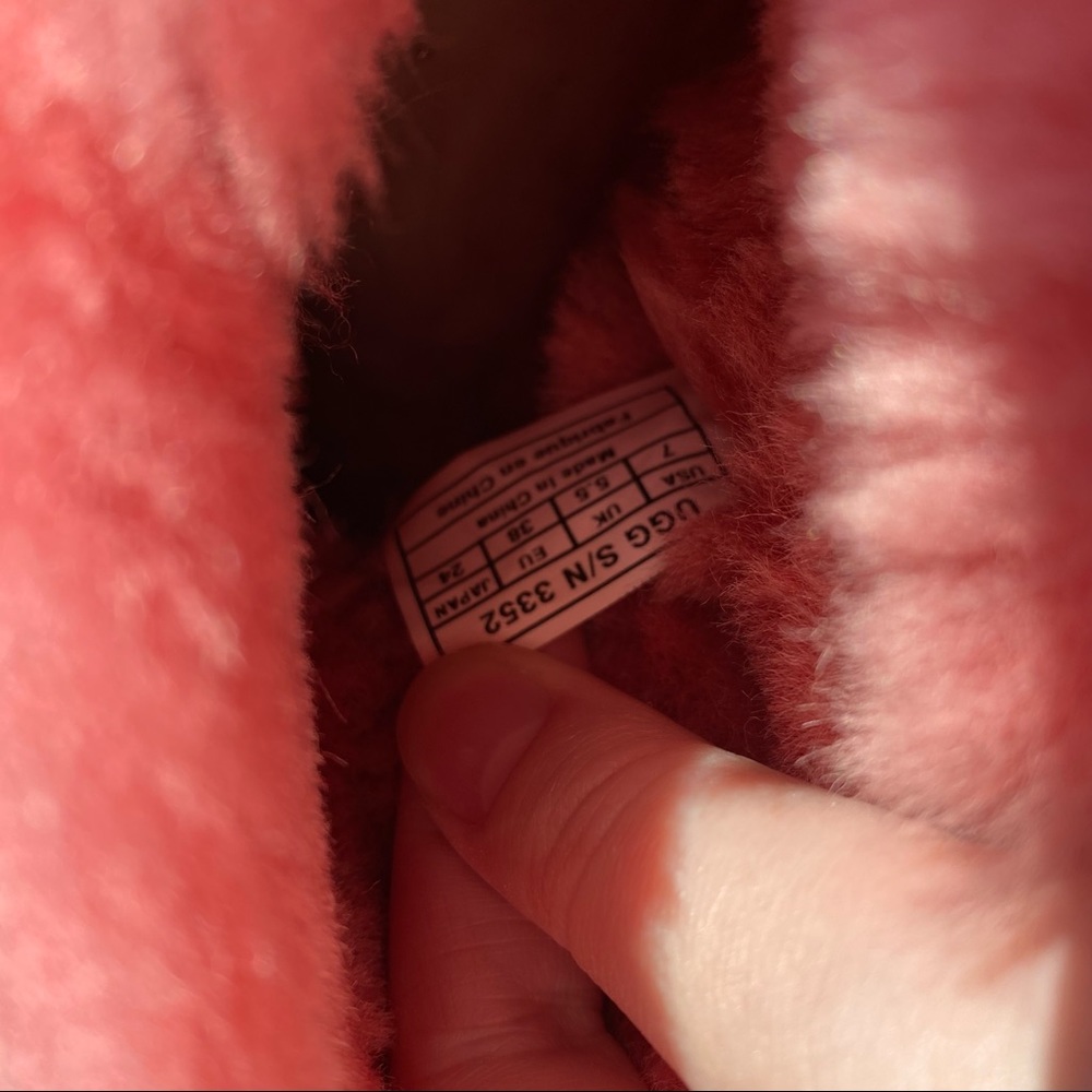 UGG pink boots with fur insole and wooden button size 7 - Picture 10 of 16